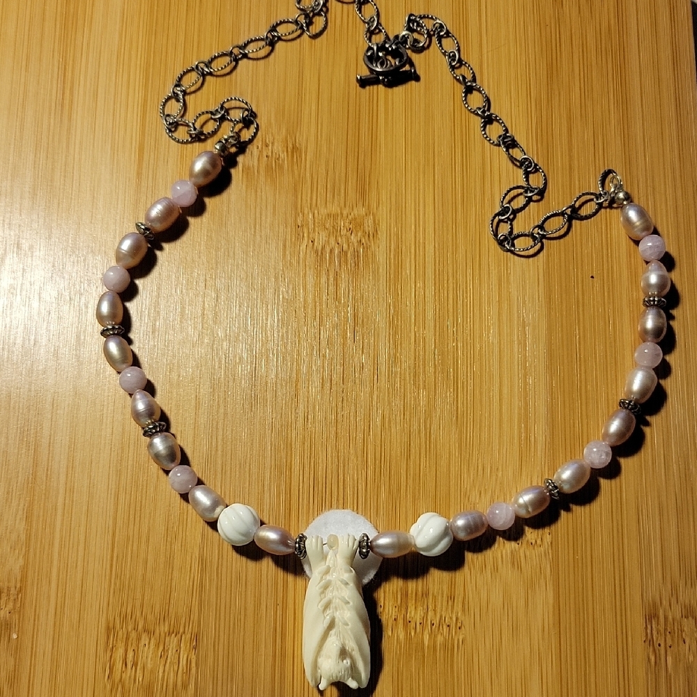 GOTH Elegant Pearl and Shell Necklace With Bat Pendant